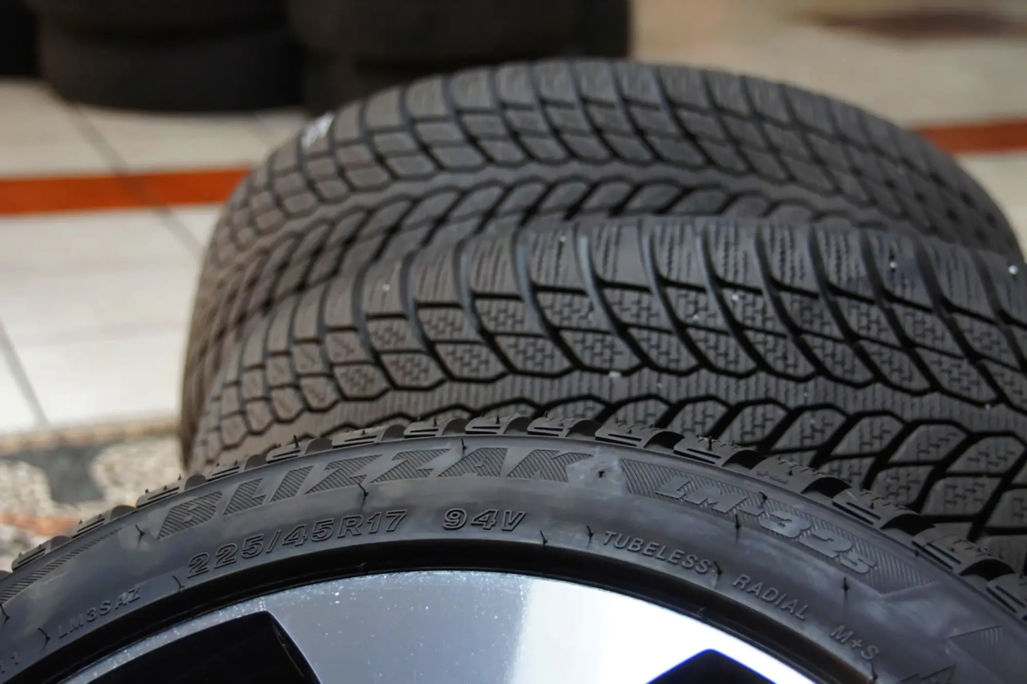 Bridgestone cambio gomme Blizzak LM-32s Potenza S001 - 61