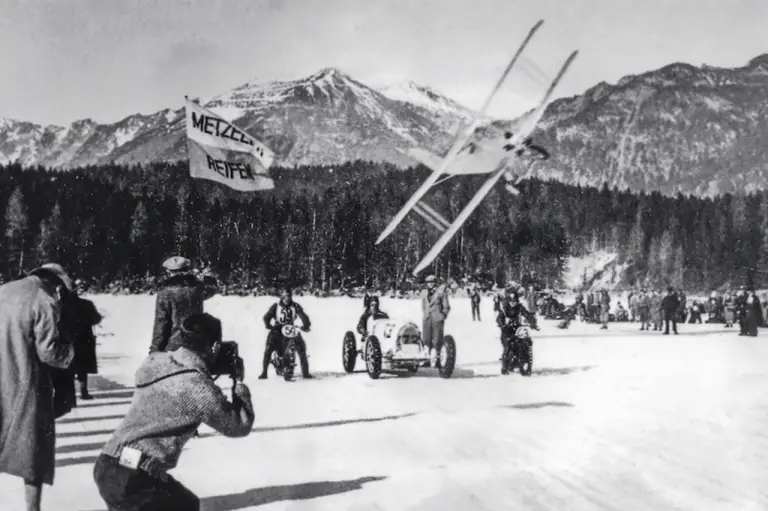 Bugatti Baby II EV  safety car GP Ice Race - Foto - 1
