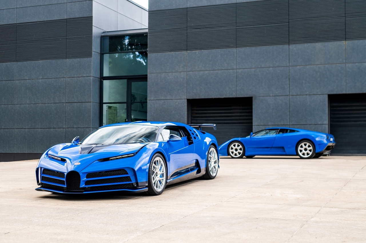 Bugatti Centodieci EB110 Blue - Foto
