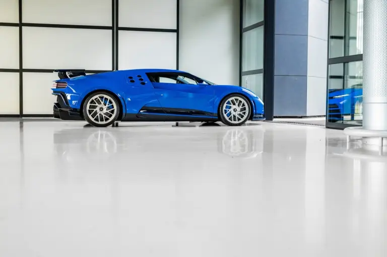 Bugatti Centodieci EB110 Blue - Foto - 2