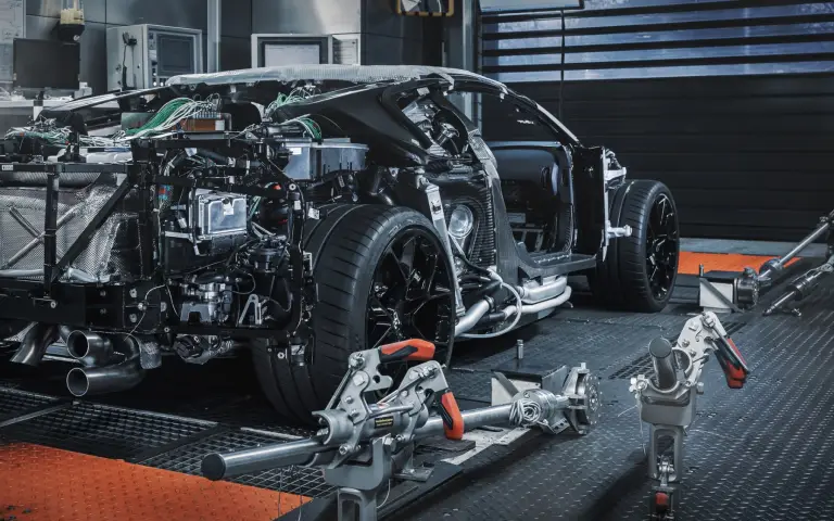 Bugatti Centodieci prototipo anticipa produzione - 5