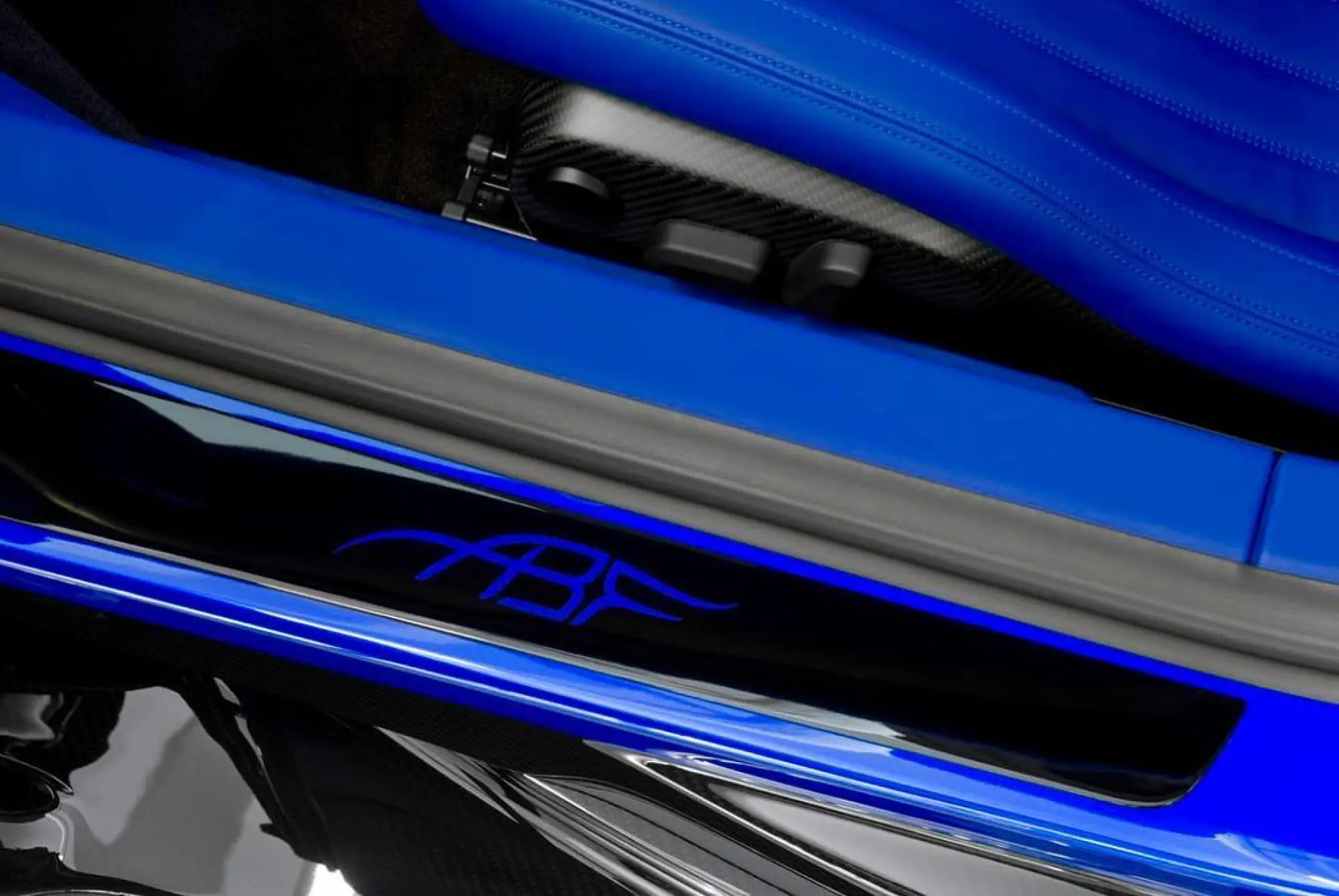 Bugatti Chiron Sport blu reale - 4