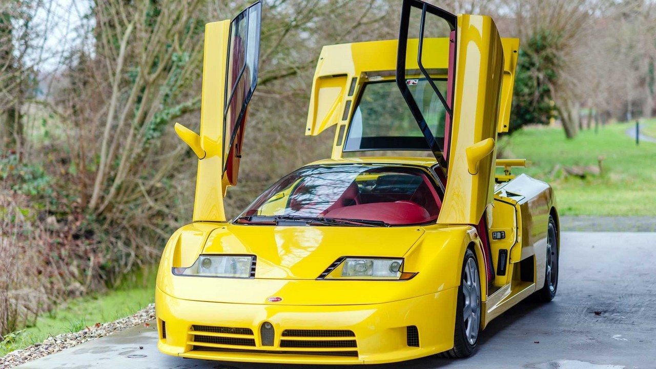 Bugatti EB110 SS gialla interni rossi asta
