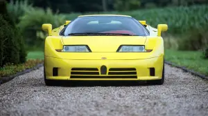 Bugatti EB110 SS gialla interni rossi asta