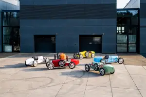 Bugatti otto veicoli per cliente - Foto