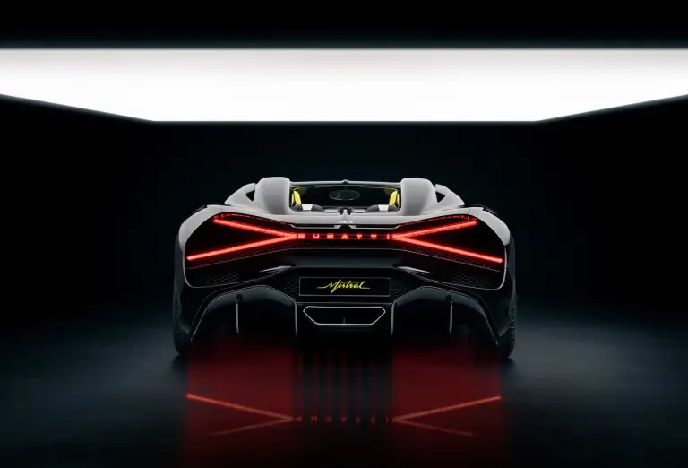 Bugatti W16 Mistral 2022 - 18