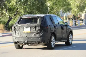 Buick Enclave foto spia 19 luglio 2016