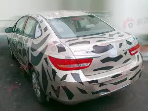 Buick Excelle Sedan: foto spia Opel Astra tre volumi