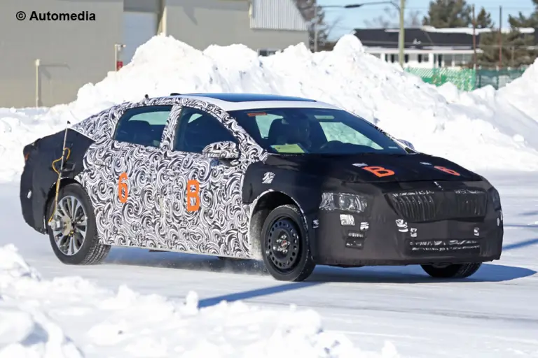 Buick LaCrosse 2016 - Foto spia 26-01-2015 - 1