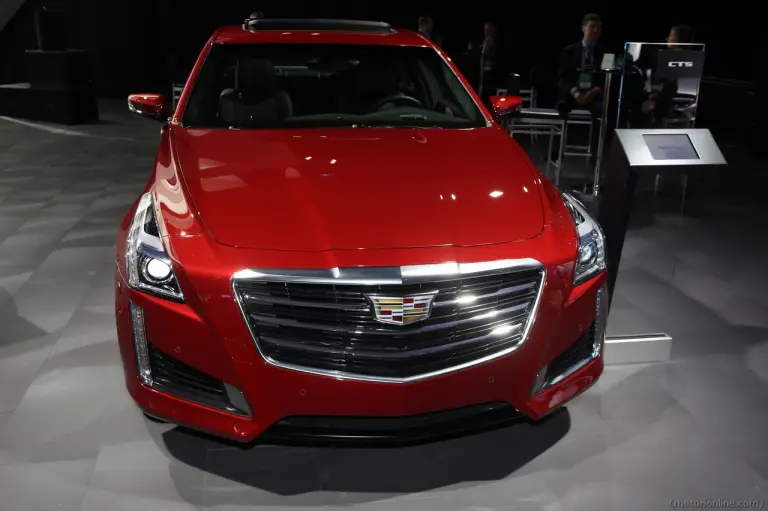 Cadillac ATS V - Salone di Detroit 2015 - 12