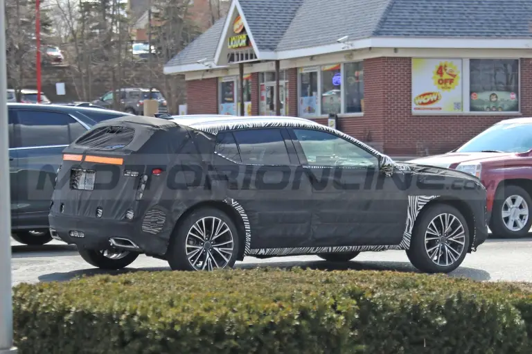 Cadillac XT3 - Foto Spia 08-04-2022 - 4