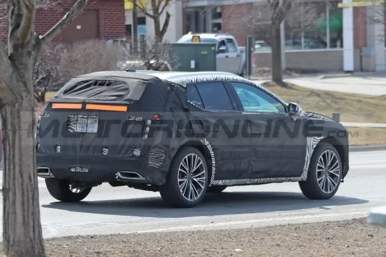 Cadillac XT3 - Foto Spia 08-04-2022 - 2