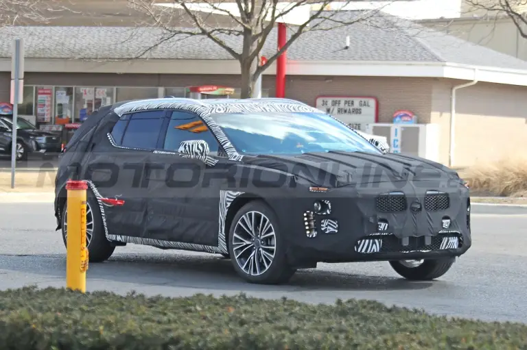Cadillac XT3 - Foto Spia 08-04-2022 - 6