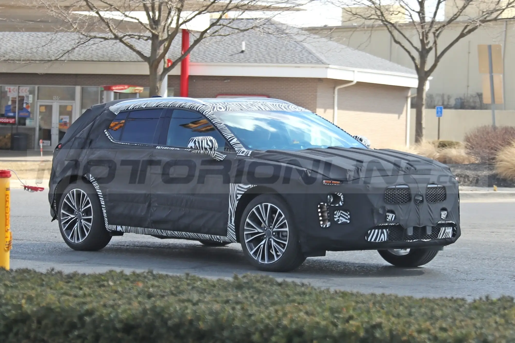 Cadillac XT3 - Foto Spia 08-04-2022 - 5