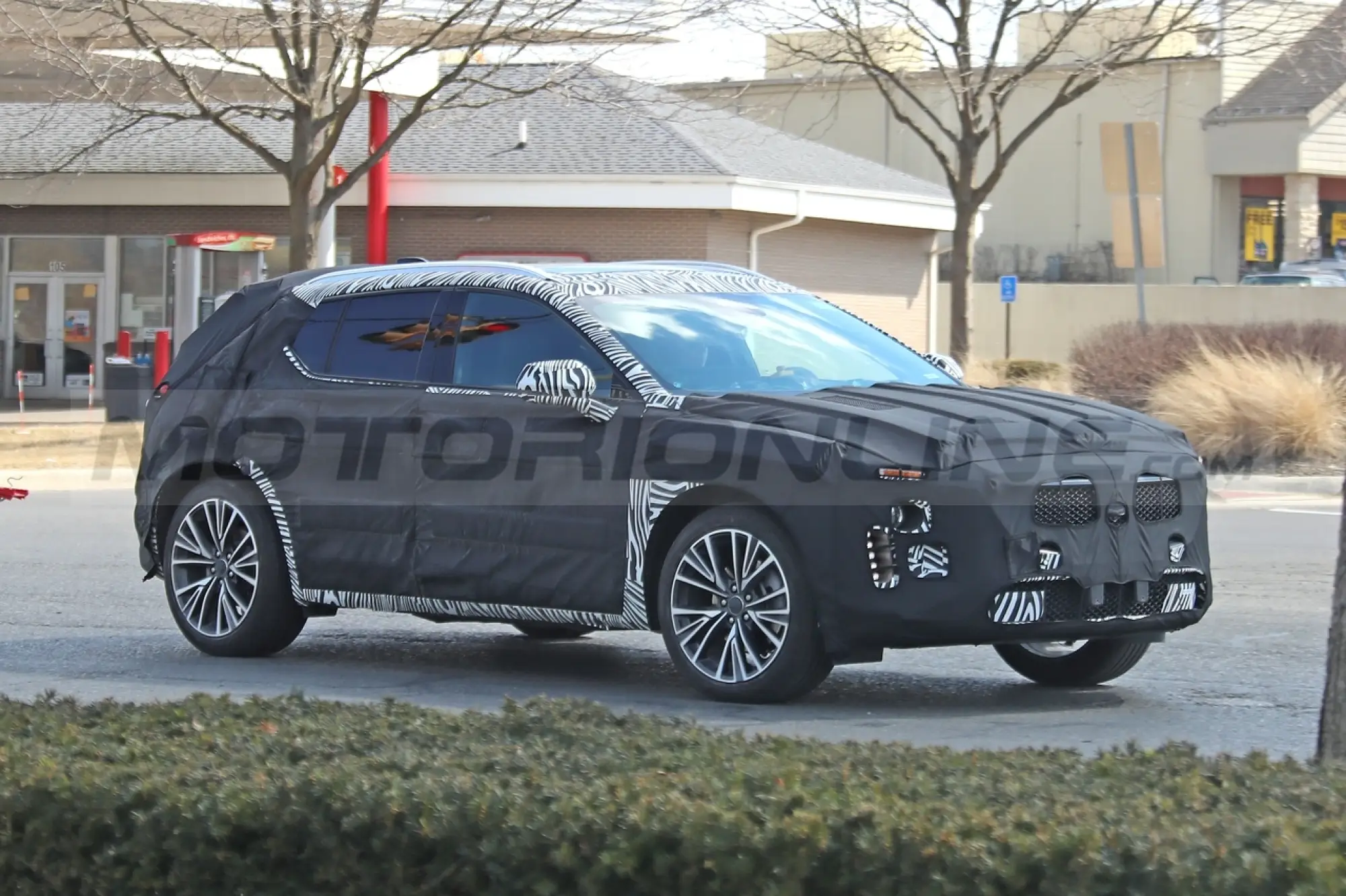Cadillac XT3 - Foto Spia 08-04-2022 - 7