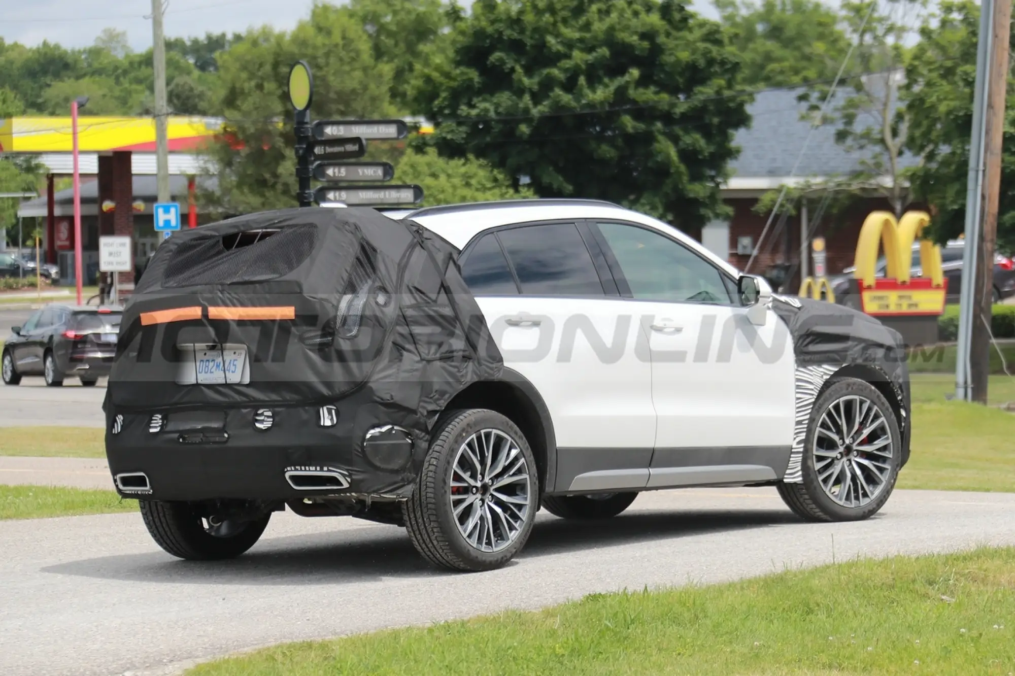 Cadillac XT4 2024 - Foto Spia 08-06-2022 - 3