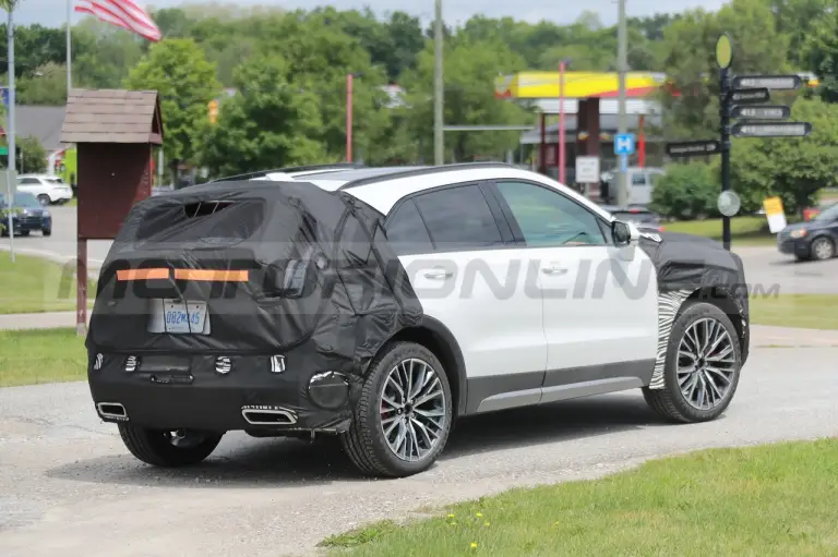 Cadillac XT4 2024 - Foto Spia 08-06-2022 - 2