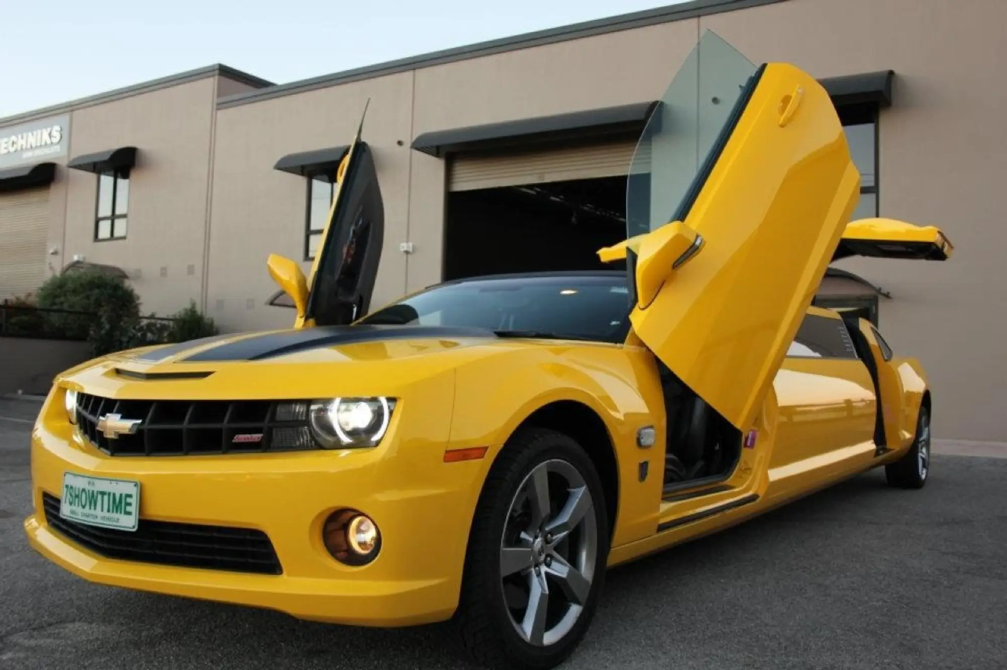 Chevrolet Camaro Bumblebee Limousine - 5