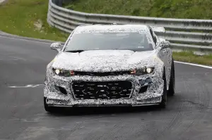 Chevrolet Camaro Z28 al Nurburgring - foto spia (maggio 2016) - 1