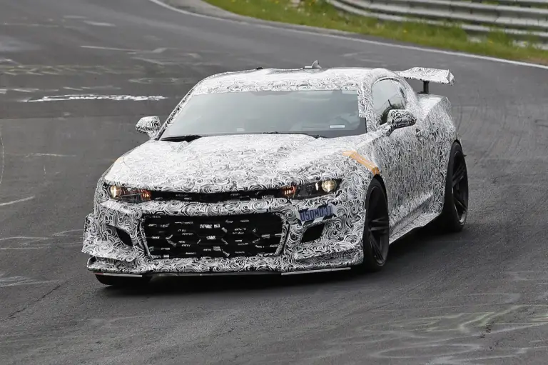 Chevrolet Camaro Z28 al Nurburgring - foto spia (maggio 2016) - 2