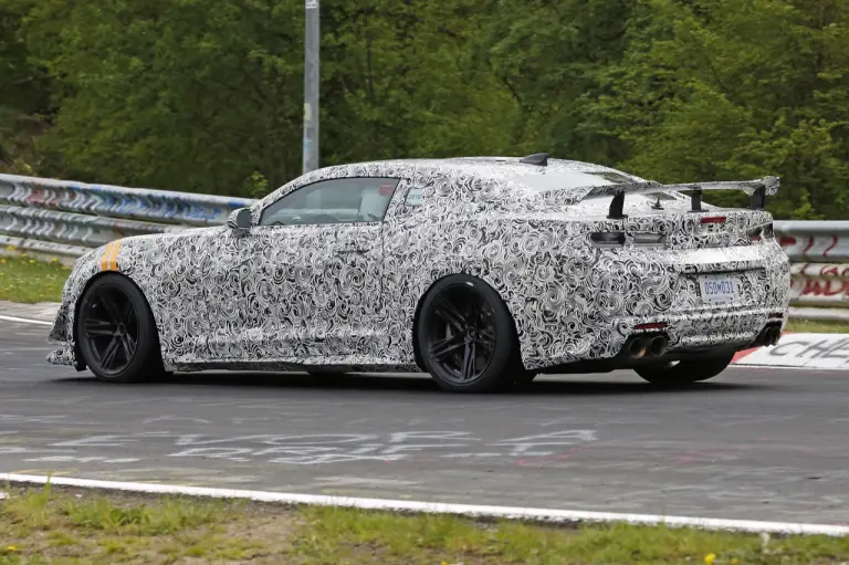 Chevrolet Camaro Z28 al Nurburgring - foto spia (maggio 2016) - 6