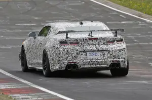 Chevrolet Camaro Z28 al Nurburgring - foto spia (maggio 2016) - 8