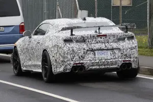 Chevrolet Camaro Z28 al Nurburgring - foto spia (maggio 2016) - 14