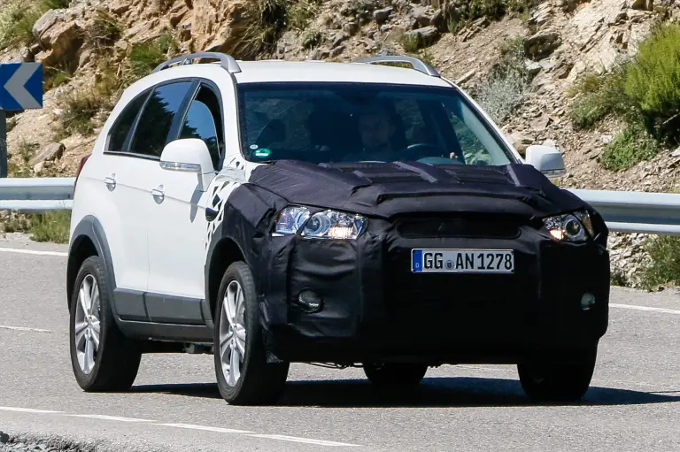 Chevrolet Captiva 2015 - Foto spia 17-07-2014 - 1