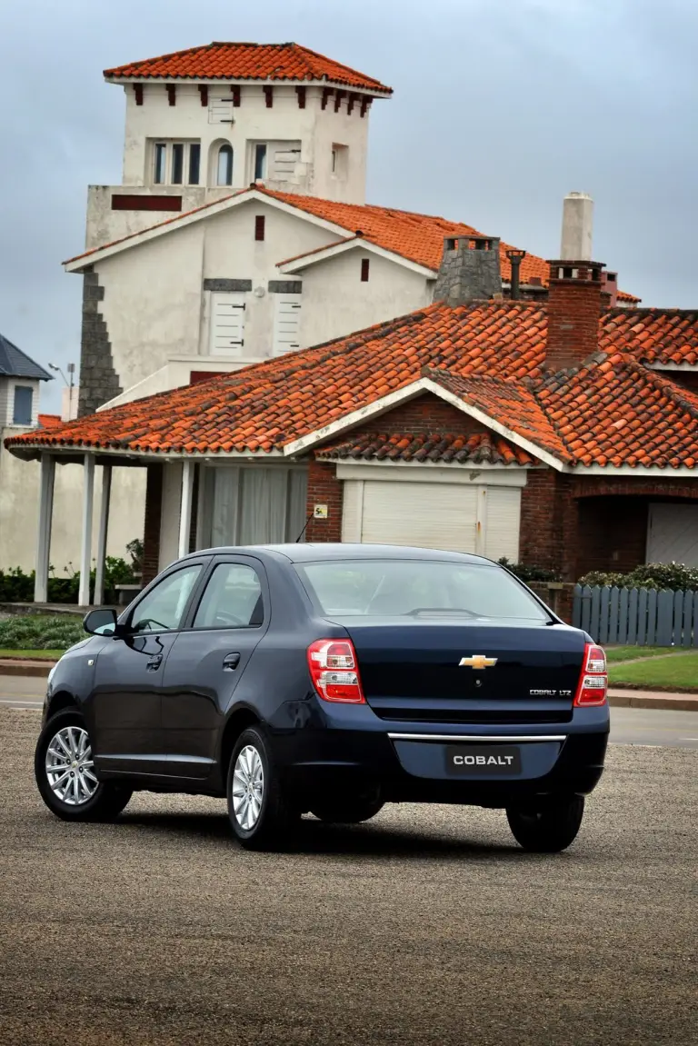Chevrolet Cobalt 2012, foto ufficiali - 5
