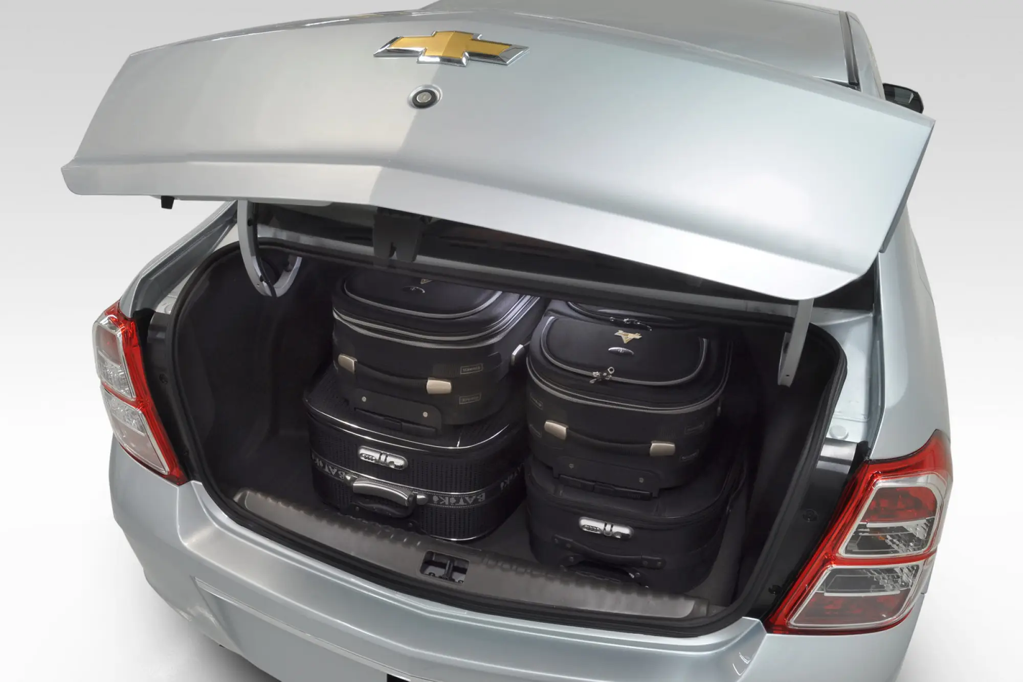 Chevrolet Cobalt 2012, foto ufficiali - 9