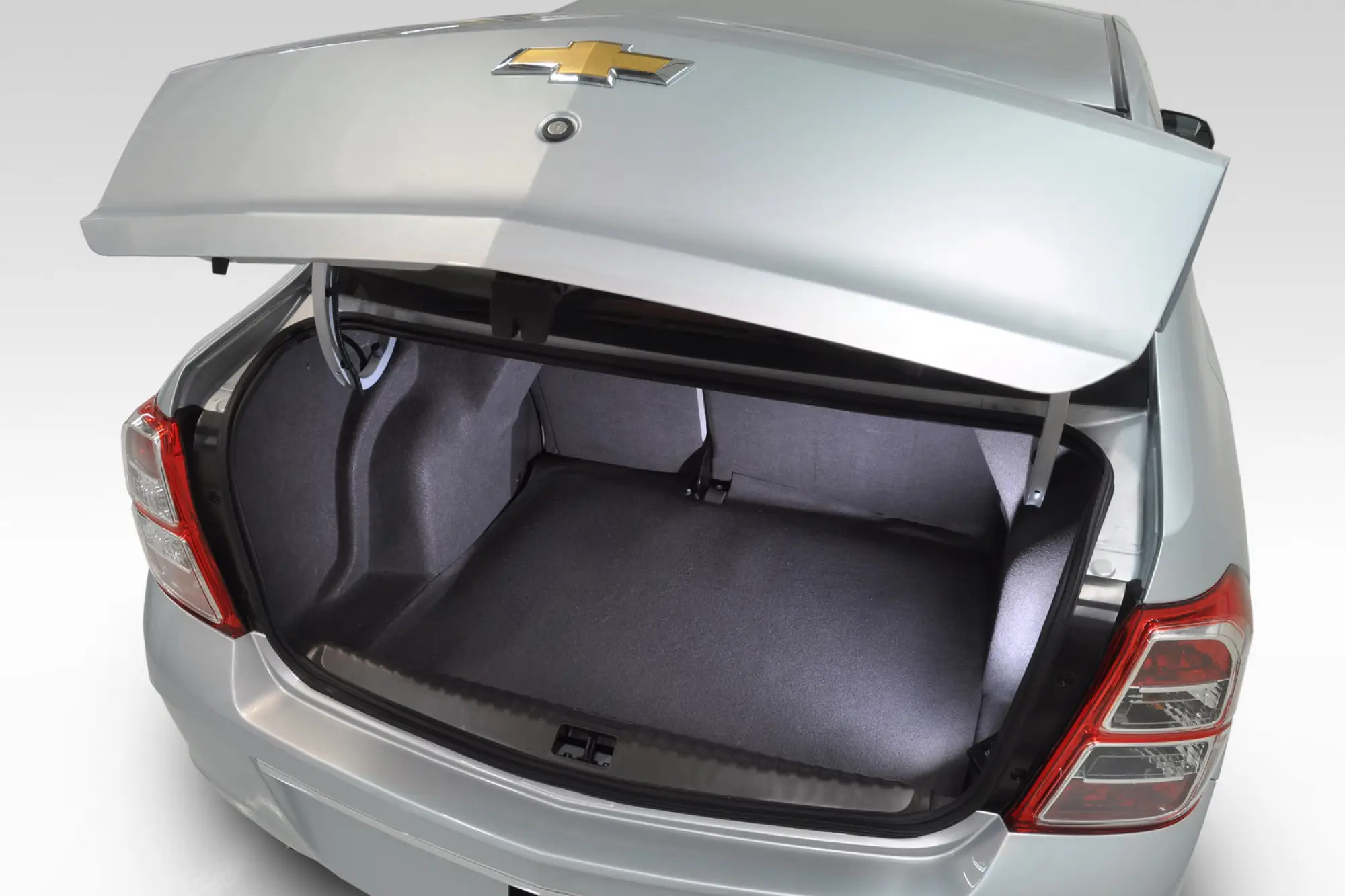 Chevrolet Cobalt 2012, foto ufficiali - 10