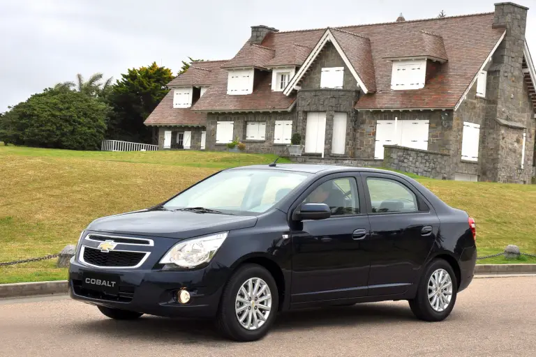 Chevrolet Cobalt 2012, foto ufficiali - 16