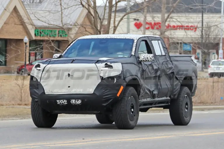 Chevrolet Colorado ZR2 2023 - Foto Spia 08-04-2022 - 13