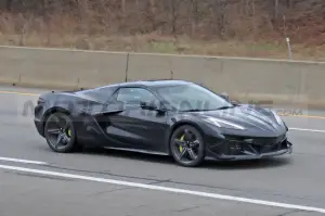 Chevrolet Corvette E-Ray 2023 - Foto Spia 17-12-2021 - 9