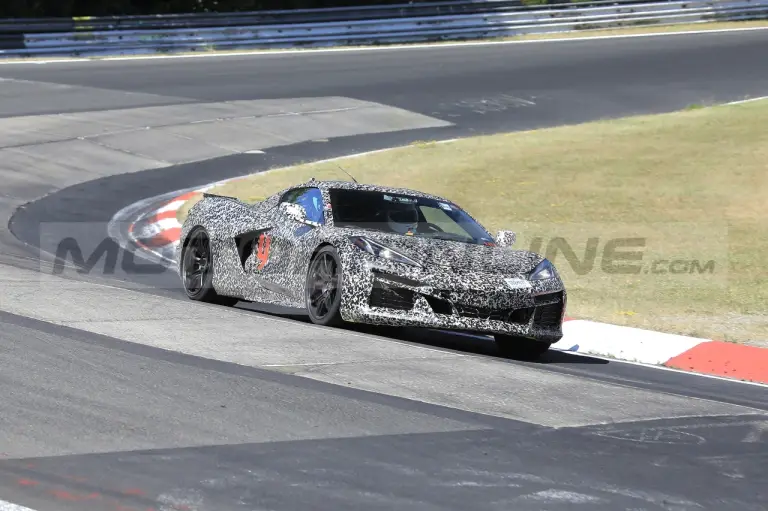 Chevrolet Corvette E-Ray - Foto Spia 21-07-2022 - 15