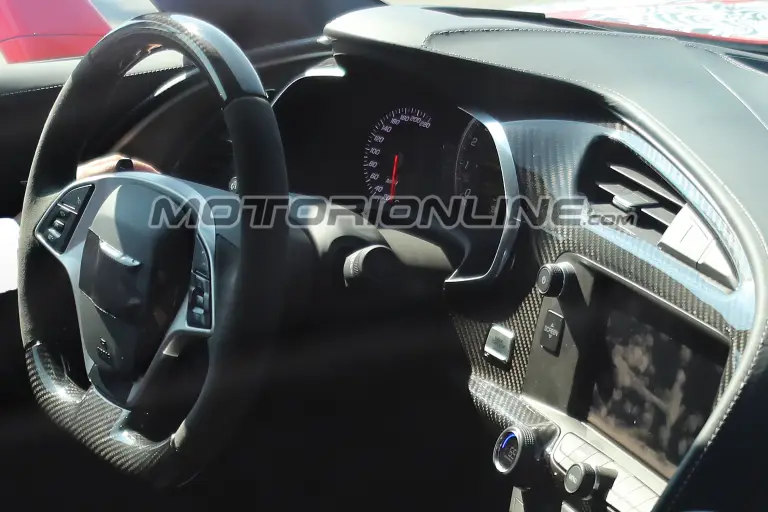 Chevrolet Corvette ZR1 interni foto spia 26 settembre 2017 - 1