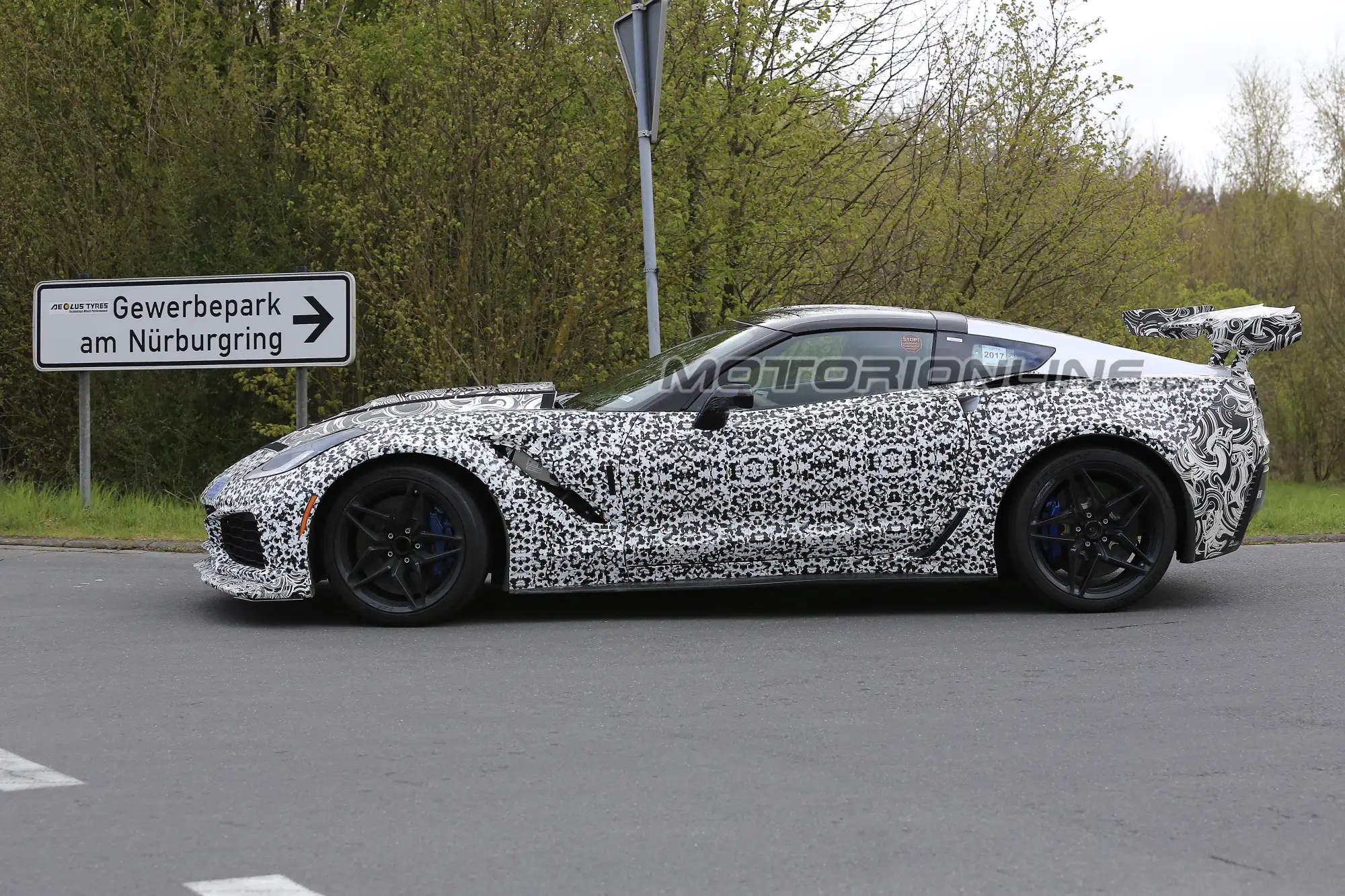 Chevrolet Corvette ZR1 MY 2018 foto spia 18 aprile 2017 - 5