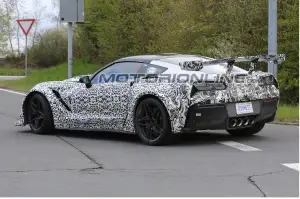 Chevrolet Corvette ZR1 MY 2018 foto spia 18 aprile 2017 - 6