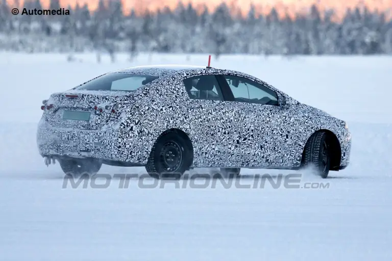 Chevrolet Cruze 2015 - Foto spia 13-02-2013 - 4