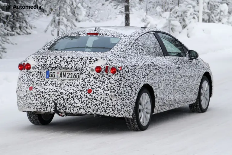 Chevrolet Cruze 2015 - Foto spia 26-01-2015 - 6