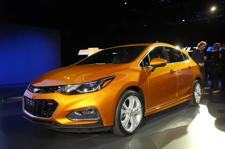 Chevrolet Cruze Hatchback - Salone di Detroit 2016 - 1