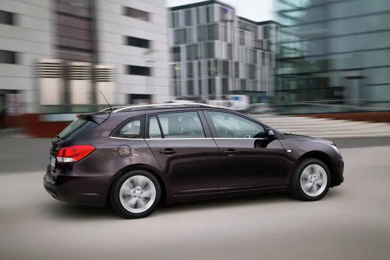 Chevrolet Cruze station wagon - 4