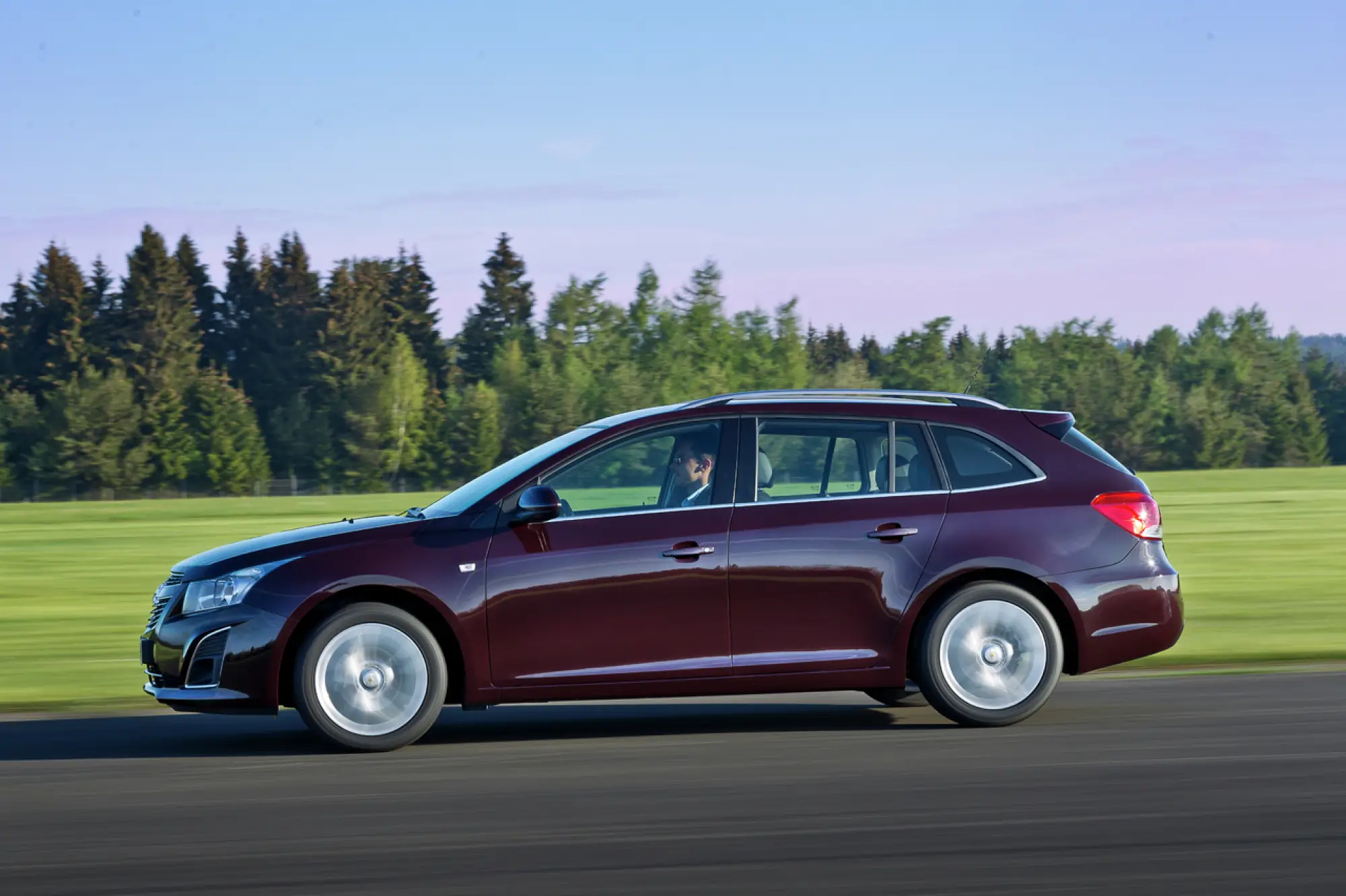 Chevrolet Cruze station wagon - 15