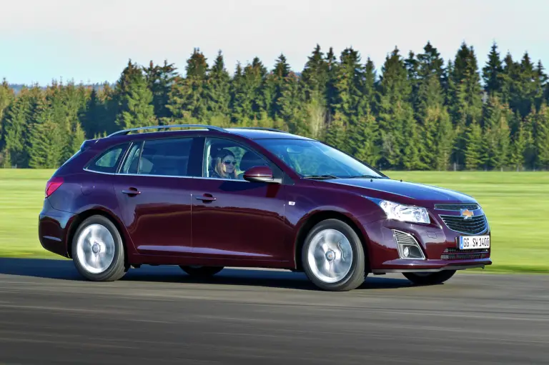 Chevrolet Cruze station wagon - 16