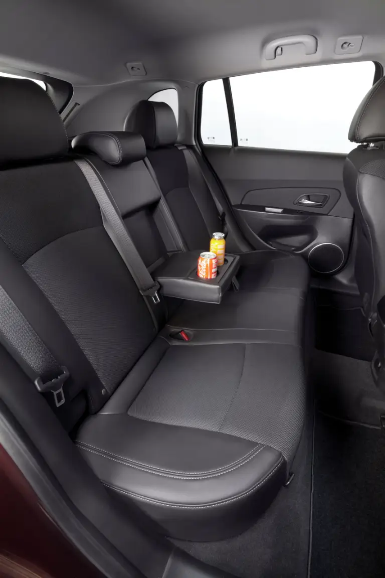 Chevrolet Cruze station wagon - 28