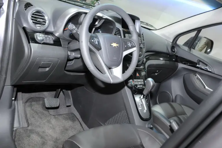 Chevrolet Orlando - 8
