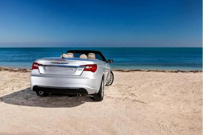 Chrysler 200 Convertible - 12