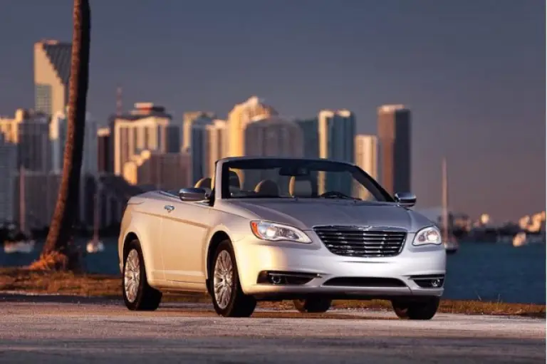 Chrysler 200 Convertible - 18