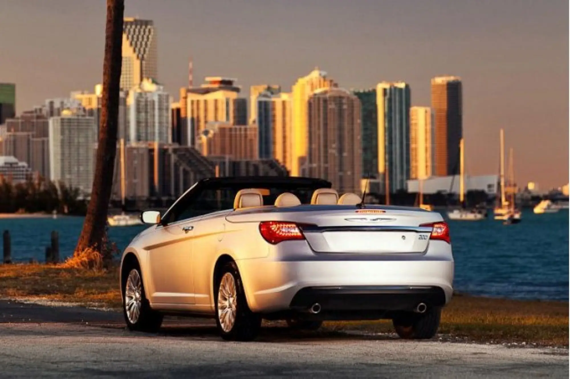 Chrysler 200 Convertible - 19