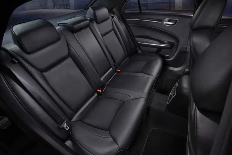 Chrysler 300 2011 - 35